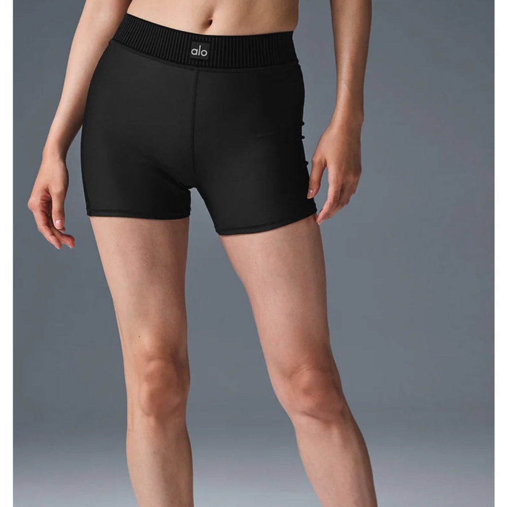 Alo Yoga Airlift High-Waist Line Up Short- Small